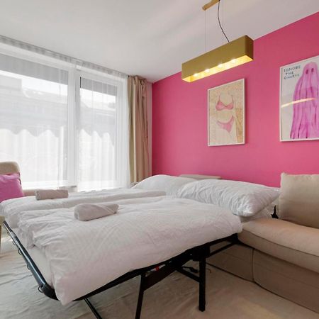 Lam Pink - Jacuzzi - Ac - Ps4 Appartement Bratislava Buitenkant foto