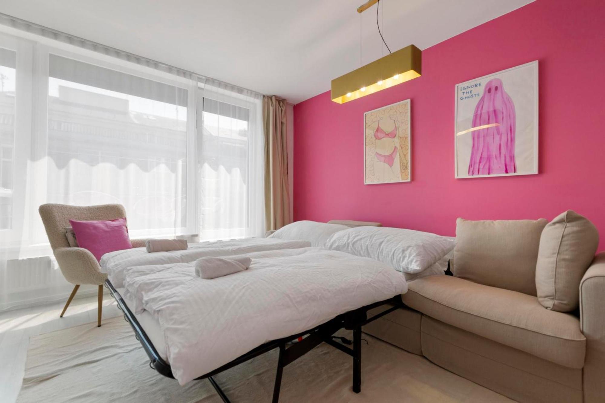 Lam Pink - Jacuzzi - Ac - Ps4 Appartement Bratislava Buitenkant foto